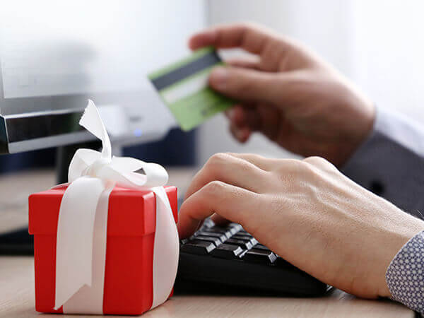 Holiday Shopping Safety Tips: Online and Offline Precautions